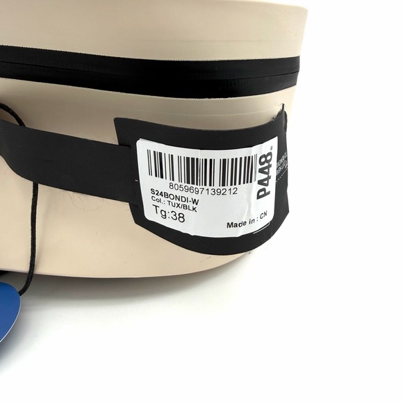 NWT NIB P448 x Vibram Bondi Tux/Black Women's Sandals Flip Flops 38 7.5 Shoes - Picture 8 of 8